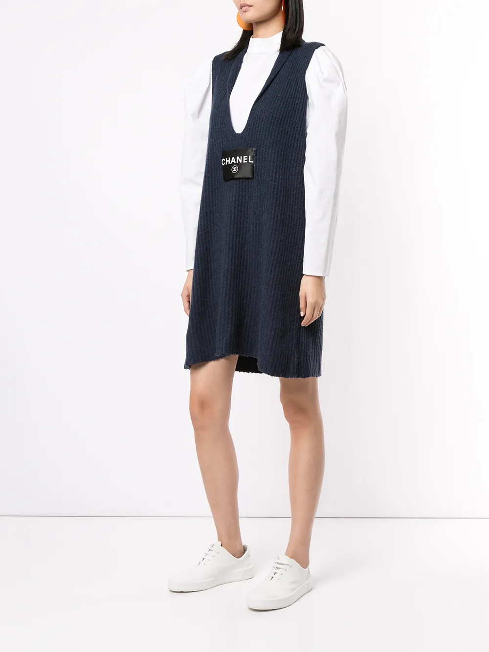 Femme CHANEL Robe Courte Nervurée à Patch Logo 5 Femme CHANEL Robe Courte Nervurée à Patch Logo – Image 3