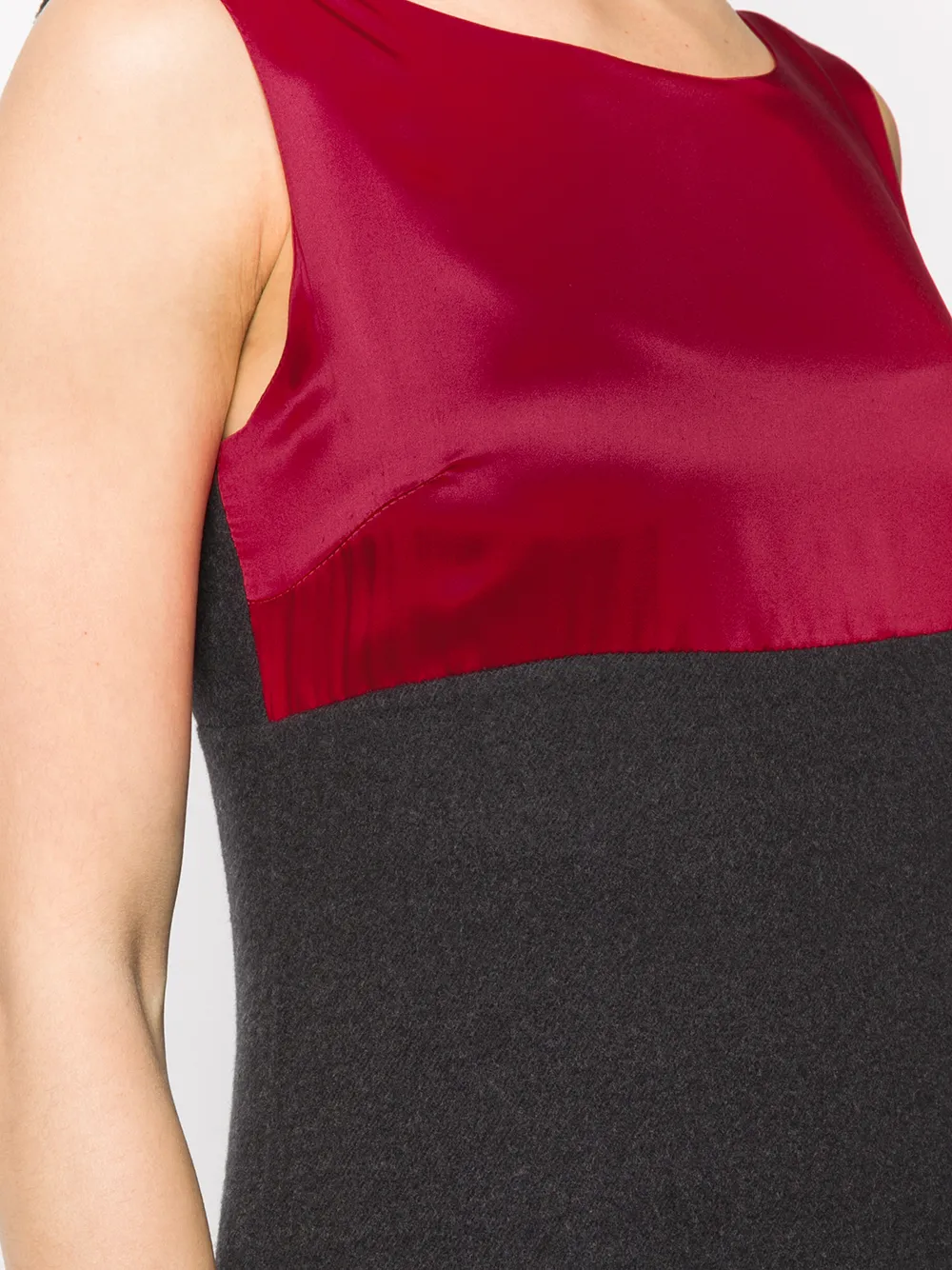 GIANFRANCO FERRE Femme Gianfranco Ferré Robe à Empiècement Contrastant (années 2000) 7 GIANFRANCO FERRE Femme Gianfranco Ferré Robe à Empiècement Contrastant (années 2000) – Image 5