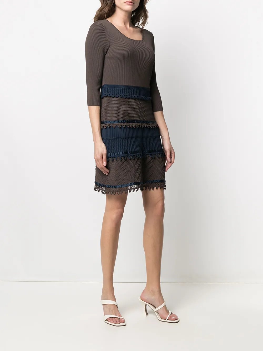 Femme CHANEL Robe Courte En Crochet (2006) 5 Femme CHANEL Robe Courte En Crochet (2006) – Image 3