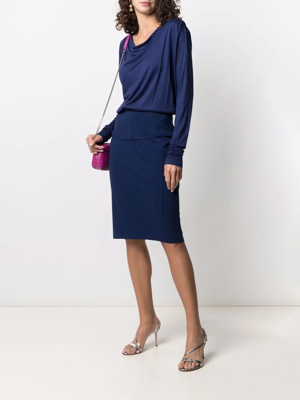 Femme Versace Robe Courte à Col Bénitier (années 2010) 4 Femme Versace Robe Courte à Col Bénitier (années 2010) – Image 2