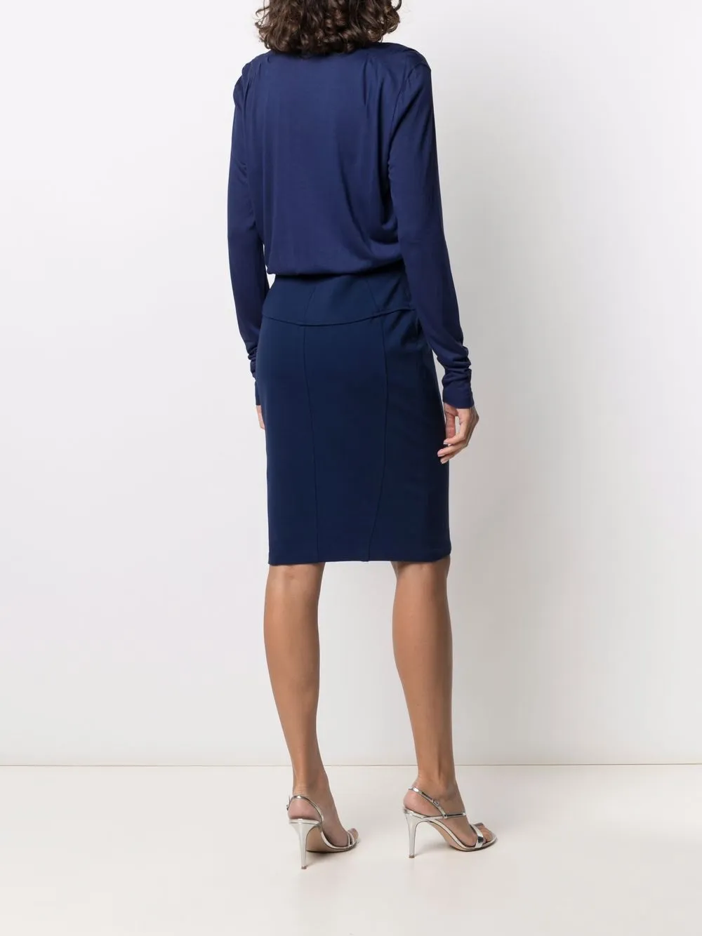 Femme Versace Robe Courte à Col Bénitier (années 2010) 6 Femme Versace Robe Courte à Col Bénitier (années 2010) – Image 4