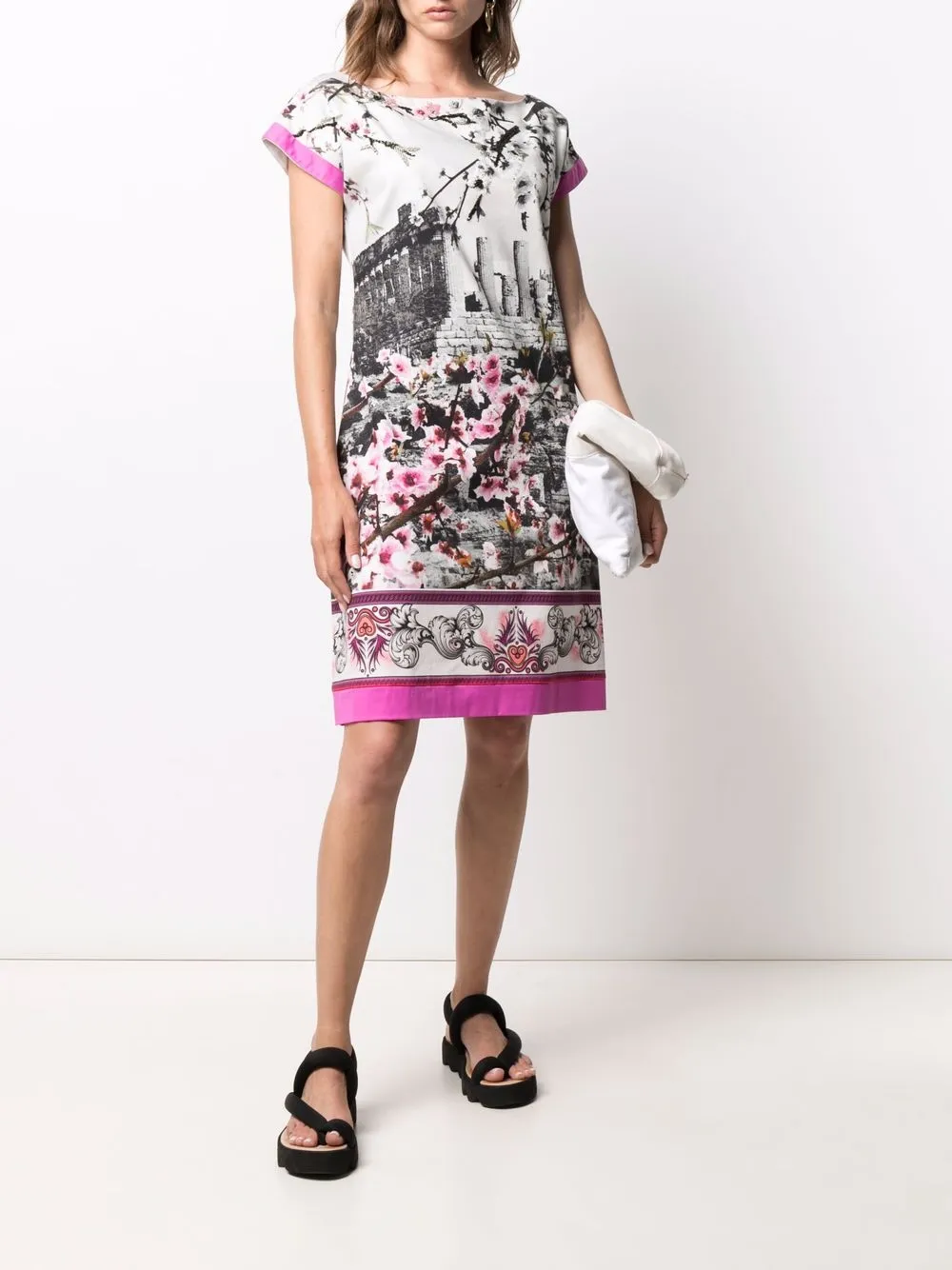 Femme A.N.G.E.L.O. Vintage Cult Robe à Imprimé Photographique (années 2000) 4 Femme A.N.G.E.L.O. Vintage Cult Robe à Imprimé Photographique (années 2000) – Image 2