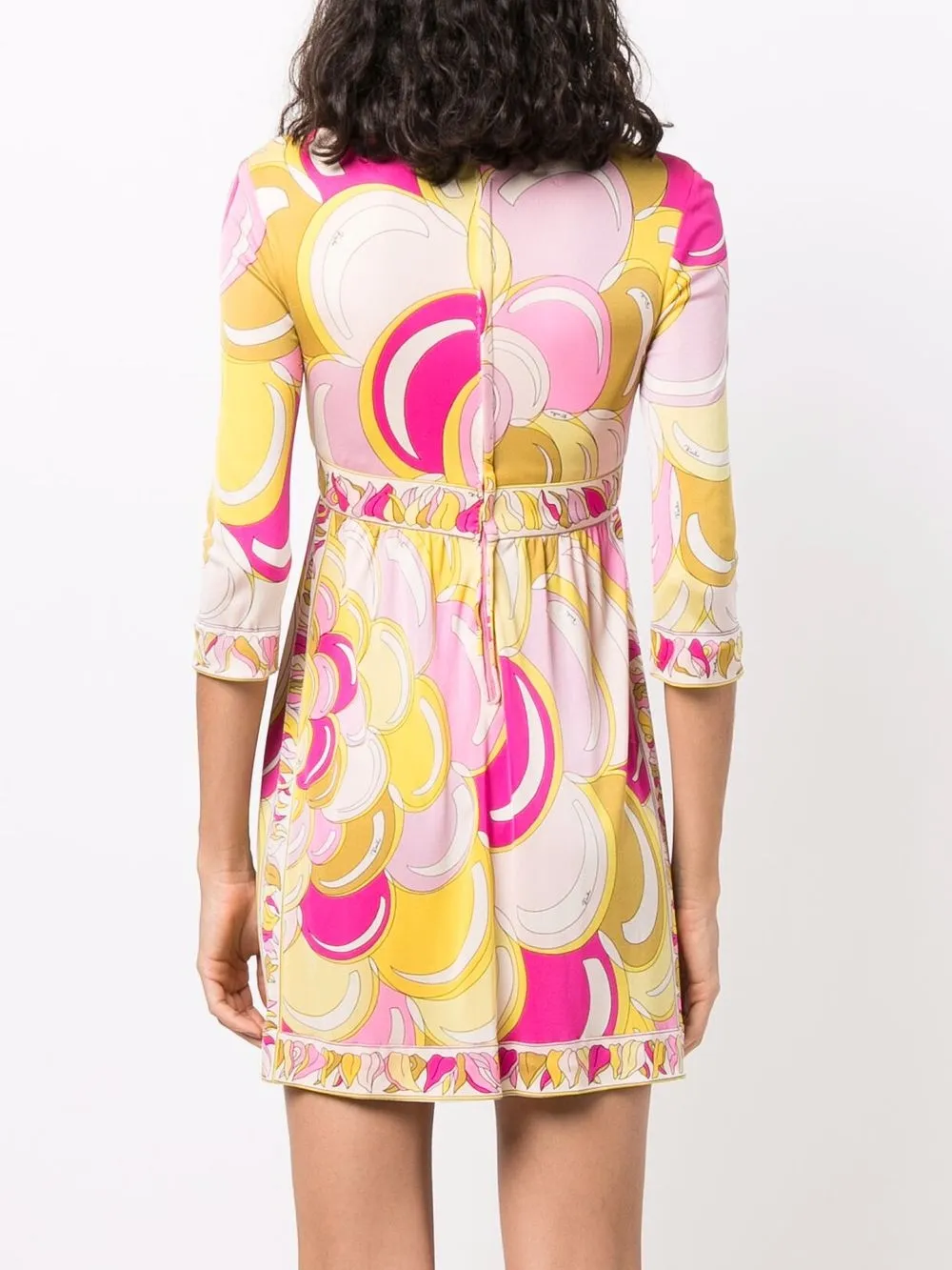 Femme PUCCI Robe En Soie à Imprimé Abstrait (années 1970) 6 Femme PUCCI Robe En Soie à Imprimé Abstrait (années 1970) – Image 4