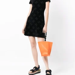 Femme CHANEL Robe Courte à Logo Imprimé (années 1990) 8 Femme CHANEL Robe Courte à Logo Imprimé (années 1990) -Promos Féerie Jupe Boutique 17042918 34558832 1000