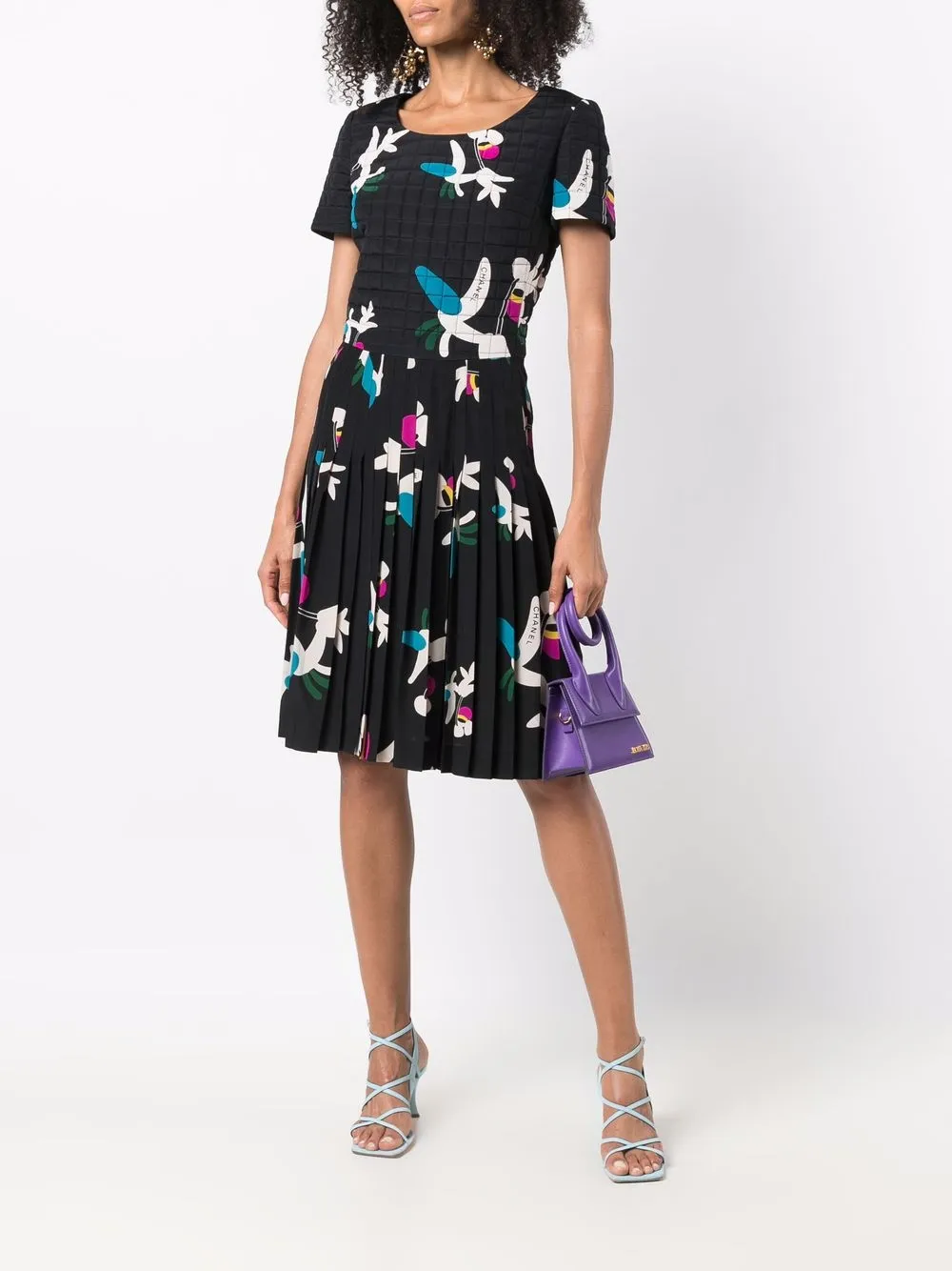 Femme CHANEL Robe Choco Bar à Imprimé Graphique (années 2000) 4 Femme CHANEL Robe Choco Bar à Imprimé Graphique (années 2000) – Image 2