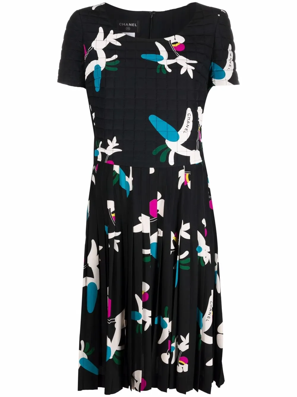 Femme CHANEL Robe Choco Bar à Imprimé Graphique (années 2000) 3 Femme CHANEL Robe Choco Bar à Imprimé Graphique (années 2000)