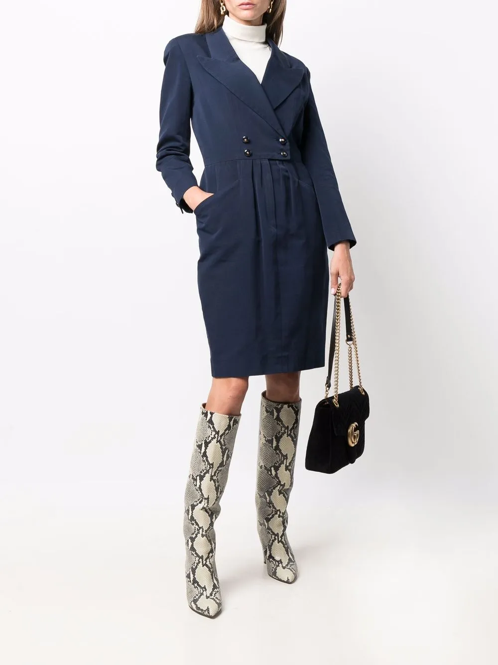 Femme CHANEL Robe Croisée à Revers Pointus (années 1980) 4 Femme CHANEL Robe Croisée à Revers Pointus (années 1980) – Image 2