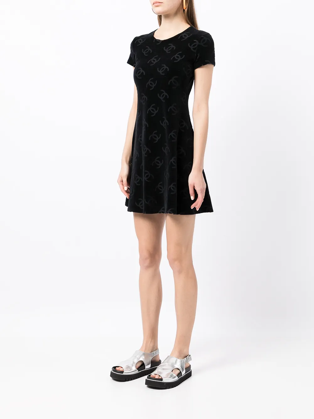 Femme CHANEL Robe à Imprimé CC (années 1990) 5 Femme CHANEL Robe à Imprimé CC (années 1990) – Image 3