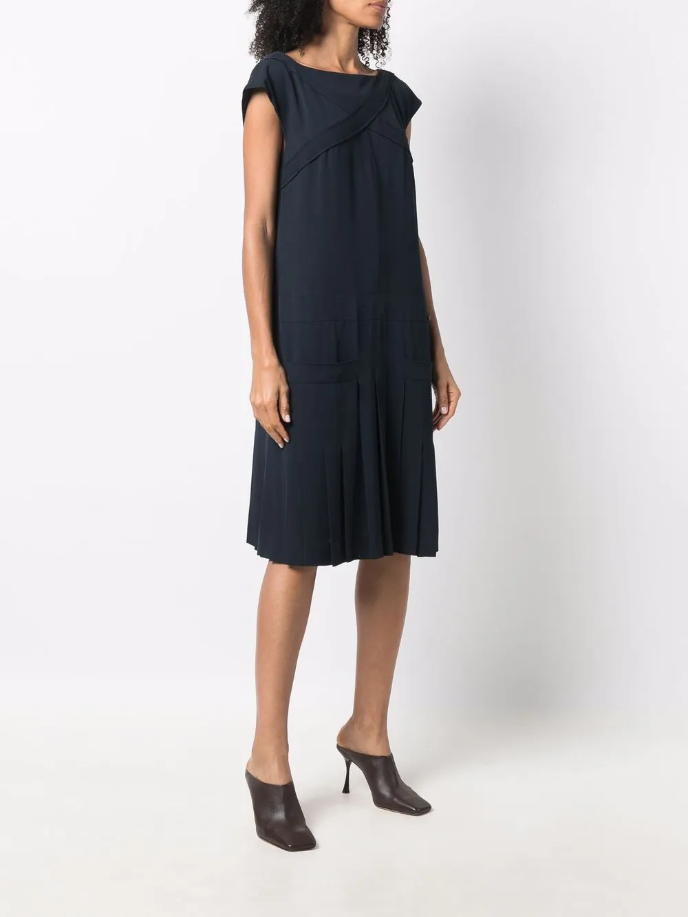 Femme CHANEL Robe En Soie à Détails Plissés 5 Femme CHANEL Robe En Soie à Détails Plissés – Image 3