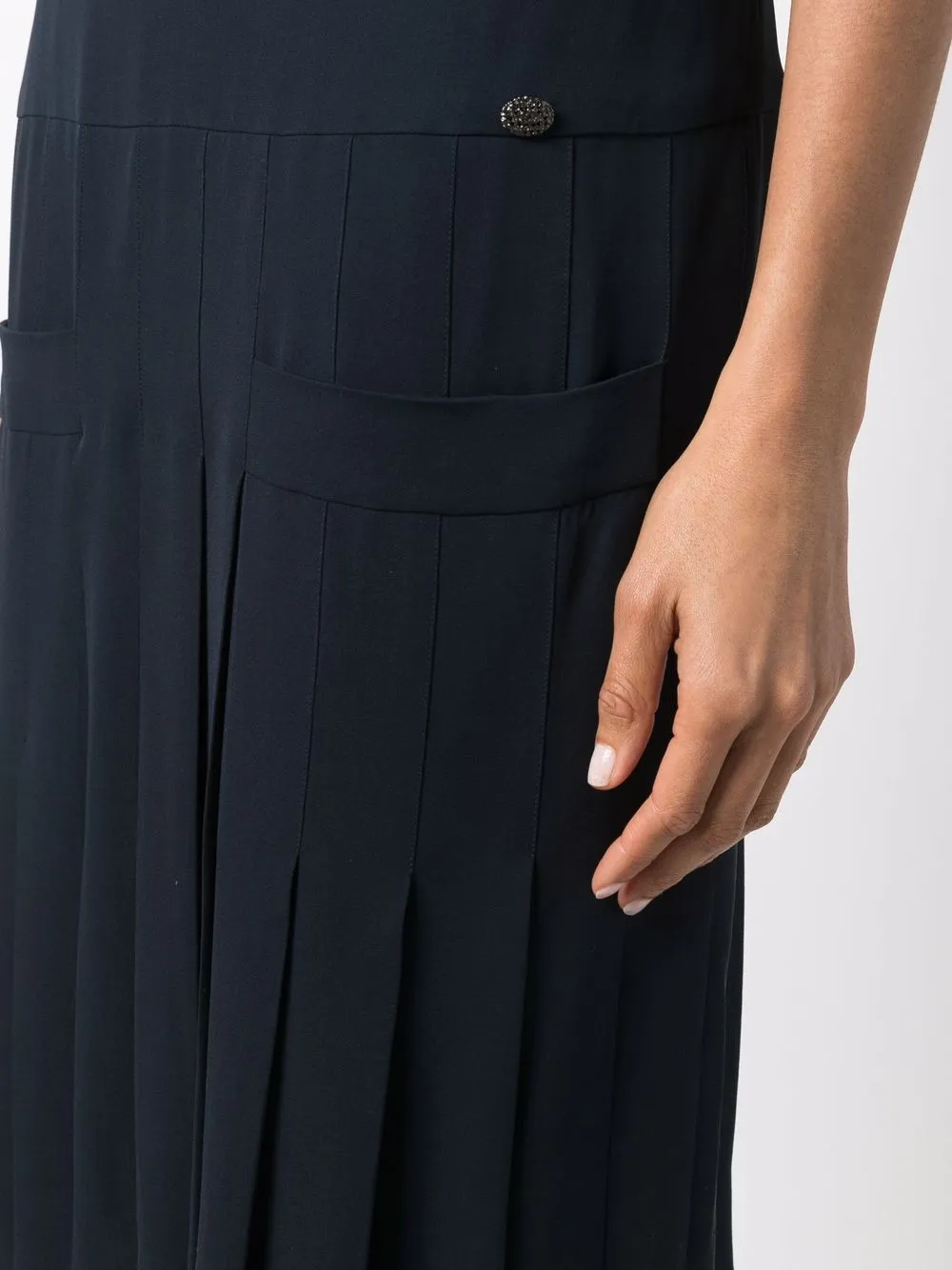 Femme CHANEL Robe En Soie à Détails Plissés 7 Femme CHANEL Robe En Soie à Détails Plissés – Image 5