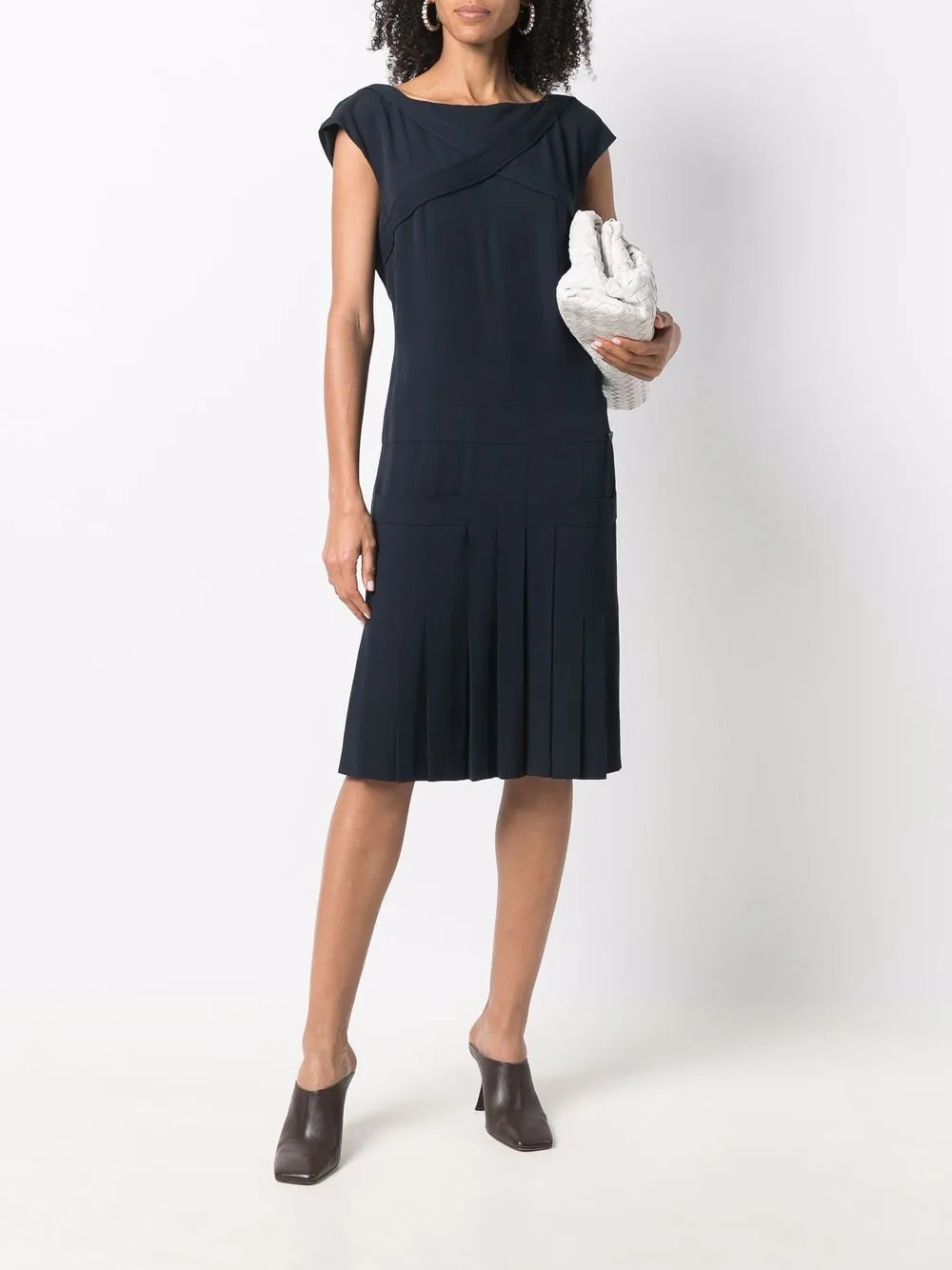 Femme CHANEL Robe En Soie à Détails Plissés 4 Femme CHANEL Robe En Soie à Détails Plissés – Image 2