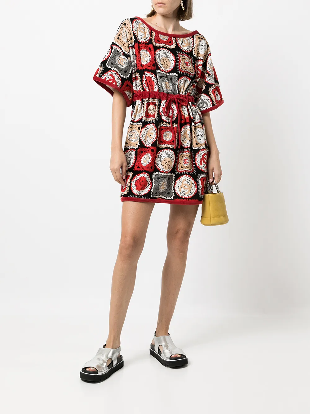 Femme CHANEL Robe Courte à Imprimé Graphique (2009) 4 Femme CHANEL Robe Courte à Imprimé Graphique (2009) – Image 2