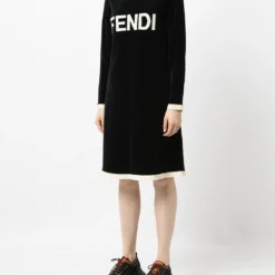 Femme Fendi Robe-hoodie à Patch Logo (années 1990) 9 Femme Fendi Robe-hoodie à Patch Logo (années 1990) -Promos Féerie Jupe Boutique 17452598 36417487 1000