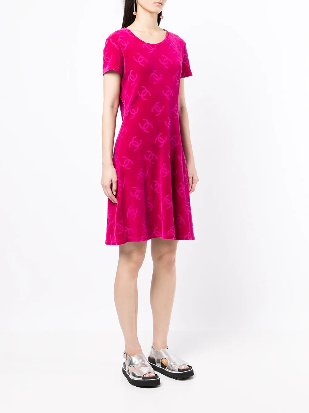 Femme CHANEL Robe Courte à Motif CC (1996) 5 Femme CHANEL Robe Courte à Motif CC (1996) – Image 3