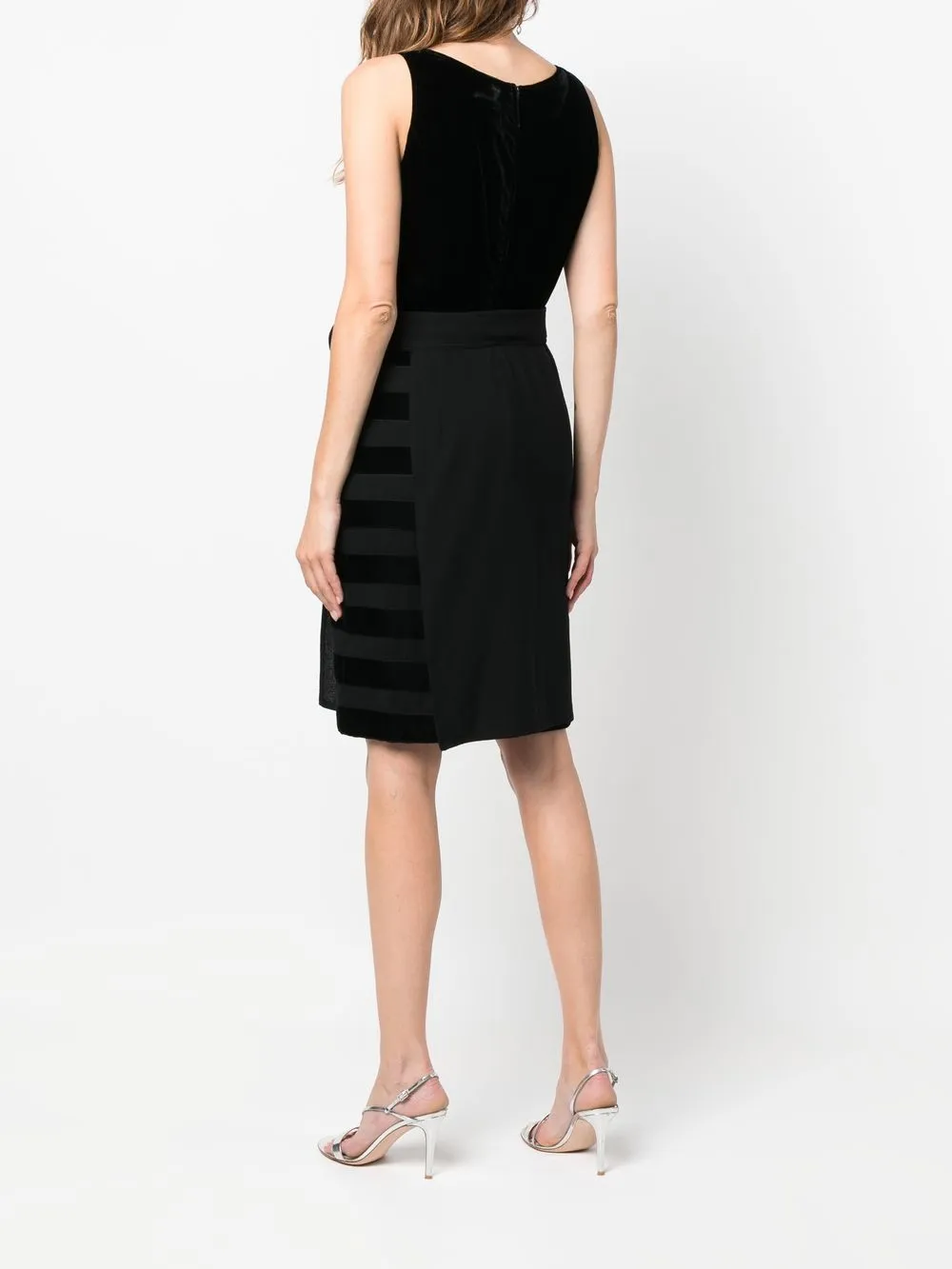 Femme Valentino Garavani Robe Ceinturée à Design Superposé (années 1980) 6 Femme Valentino Garavani Robe Ceinturée à Design Superposé (années 1980) – Image 4