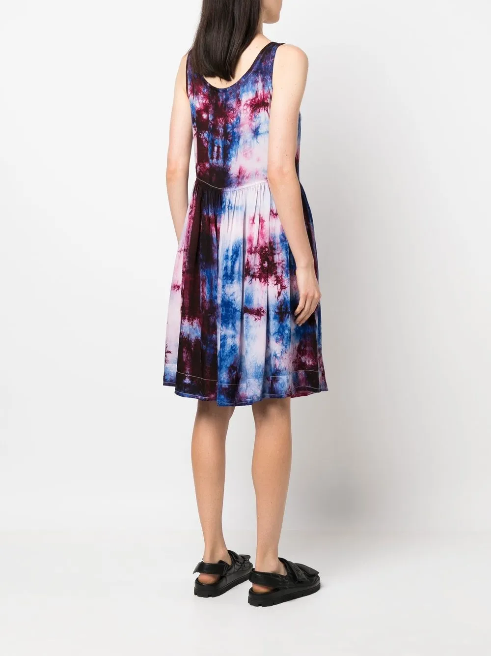 Femme Prada Robe Sans Manches à Imprimé Tie Dye (années 2000) 6 Femme Prada Robe Sans Manches à Imprimé Tie Dye (années 2000) – Image 4