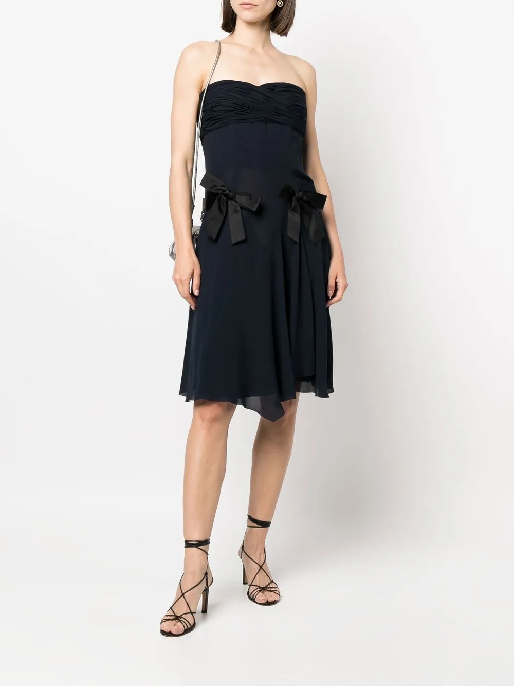 Femme CHANEL Robe-bustier En Soie (années 1990) 4 Femme CHANEL Robe-bustier En Soie (années 1990) – Image 2