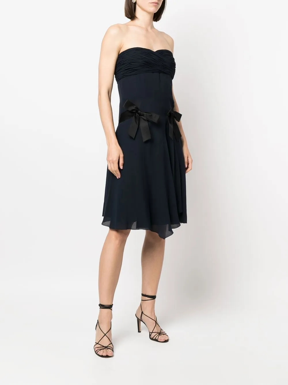 Femme CHANEL Robe-bustier En Soie (années 1990) 5 Femme CHANEL Robe-bustier En Soie (années 1990) – Image 3