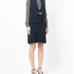 Femme CHANEL Robe En Maille à Patch Logo (années 2000) 9 Femme CHANEL Robe En Maille à Patch Logo (années 2000) -Promos Féerie Jupe Boutique 18485804 39924954 1000