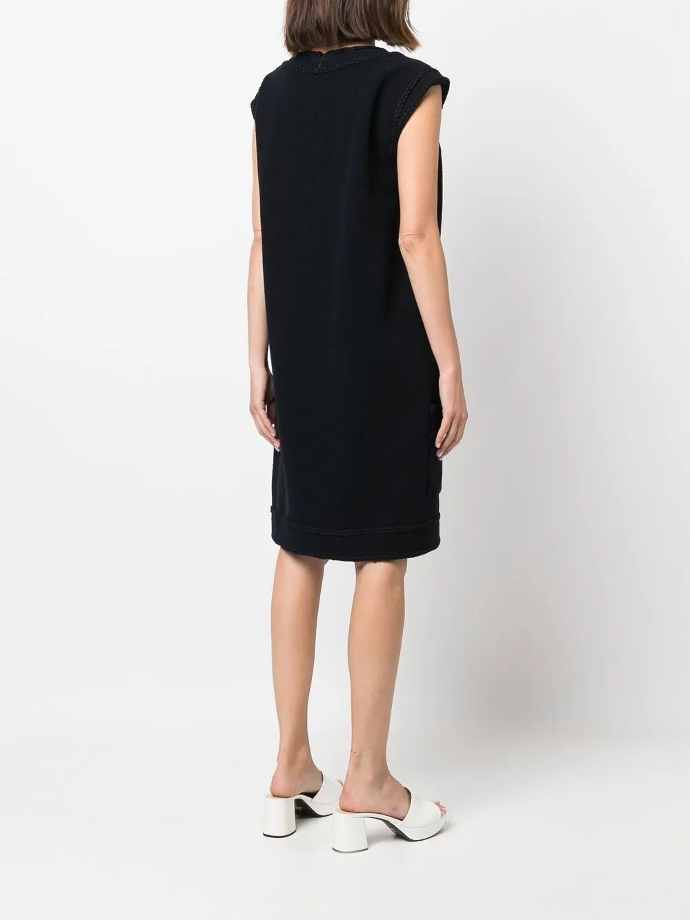 Femme CHANEL Robe évasée à Col V (2008) 6 Femme CHANEL Robe évasée à Col V (2008) – Image 4