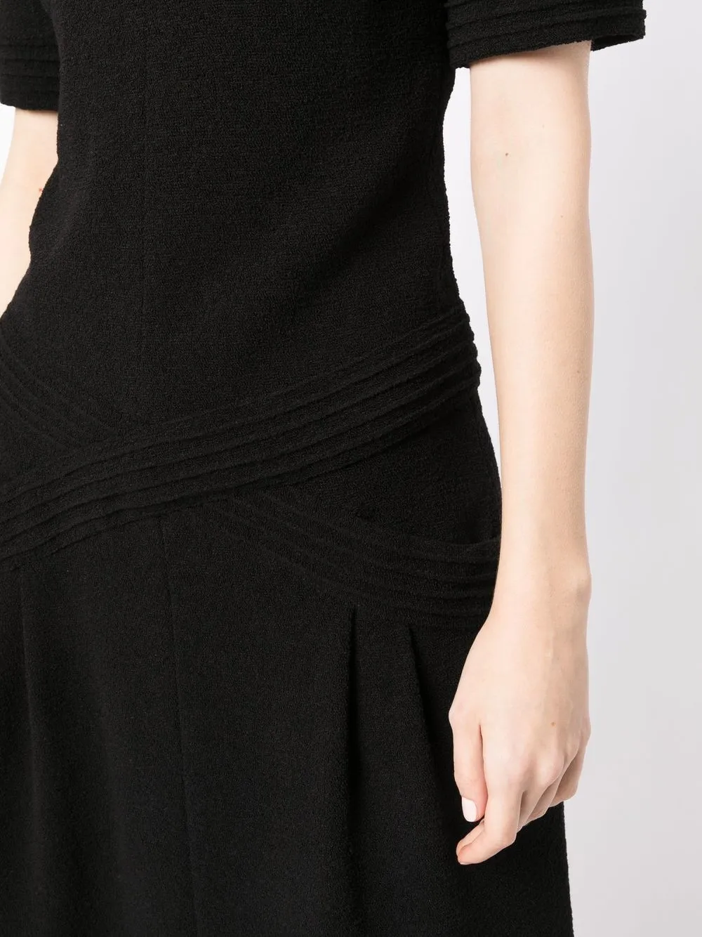 Femme CHANEL Robe Nervurée à Manches Courtes 7 Femme CHANEL Robe Nervurée à Manches Courtes – Image 5