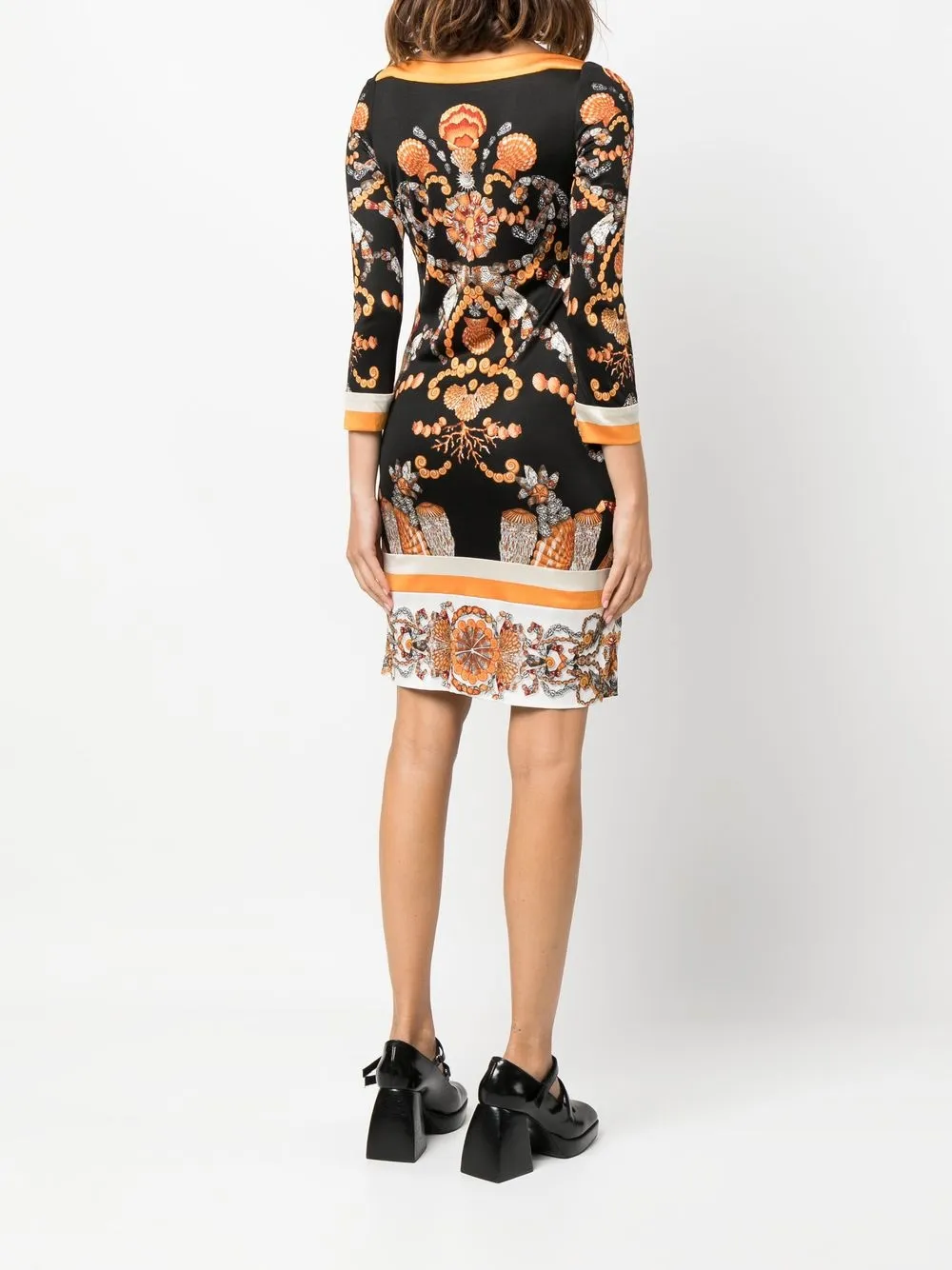 Femme Gucci Robe Resort En Soie à Imprimé Coquillage (2009) 6 Femme Gucci Robe Resort En Soie à Imprimé Coquillage (2009) – Image 4