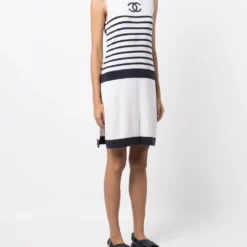 Femme CHANEL Robe Rayée à Logo Brodé (années 1990-2000) 9 Femme CHANEL Robe Rayée à Logo Brodé (années 1990-2000) -Promos Féerie Jupe Boutique 19111181 42143367 1000