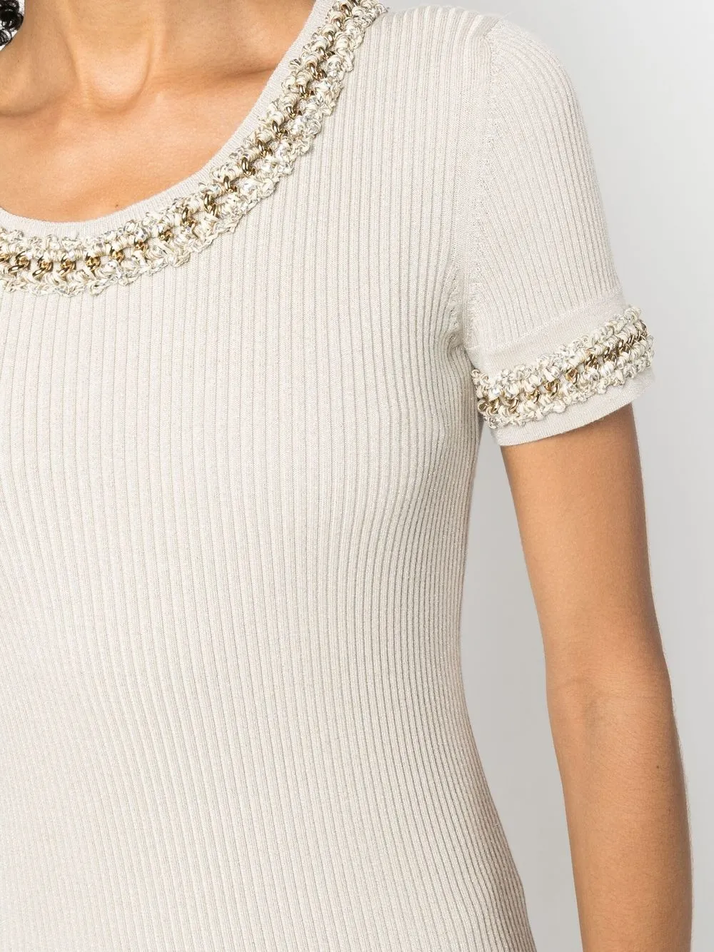 Femme CHANEL Robe En Maille Nervurée à Détail De Chaine (2010) 7 Femme CHANEL Robe En Maille Nervurée à Détail De Chaine (2010) – Image 5