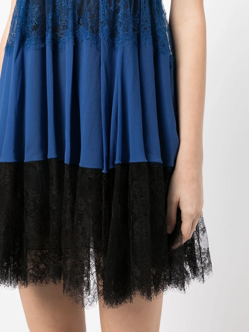 Femme PUCCI Robe Droite à Design Colour Block (années 2010) 7 Femme PUCCI Robe Droite à Design Colour Block (années 2010) – Image 5