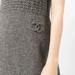 Femme CHANEL Robe Sports à Patch Logo (2009) 11 Femme CHANEL Robe Sports à Patch Logo (2009) -Promos Féerie Jupe Boutique 19239084 42395946 1000