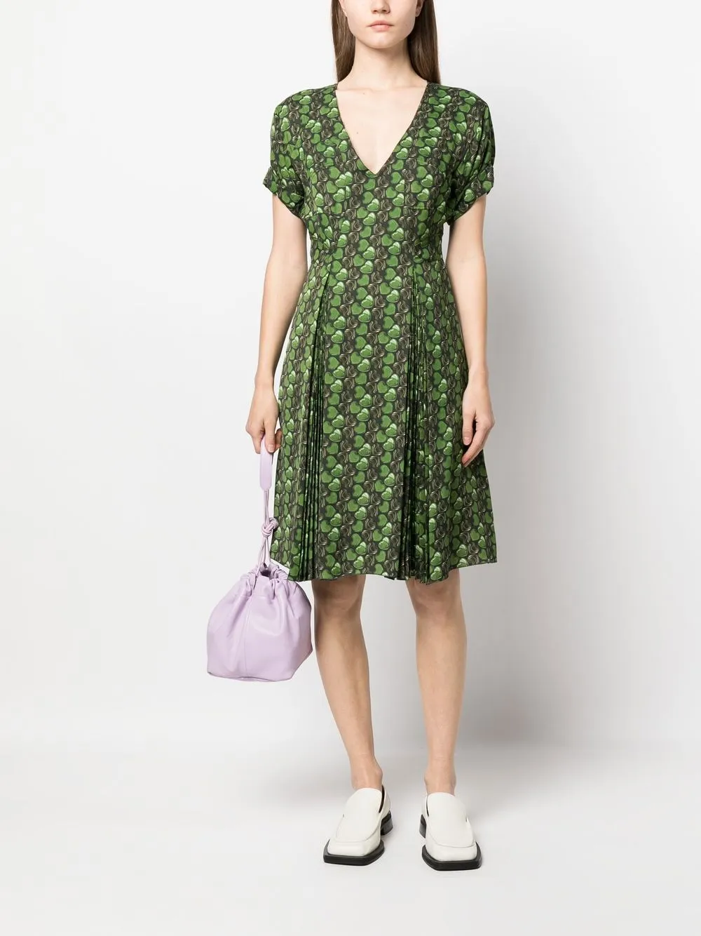 Femme Prada Robe Plissée à Imprimé Cœur (années 2000) 4 Femme Prada Robe Plissée à Imprimé Cœur (années 2000) – Image 2