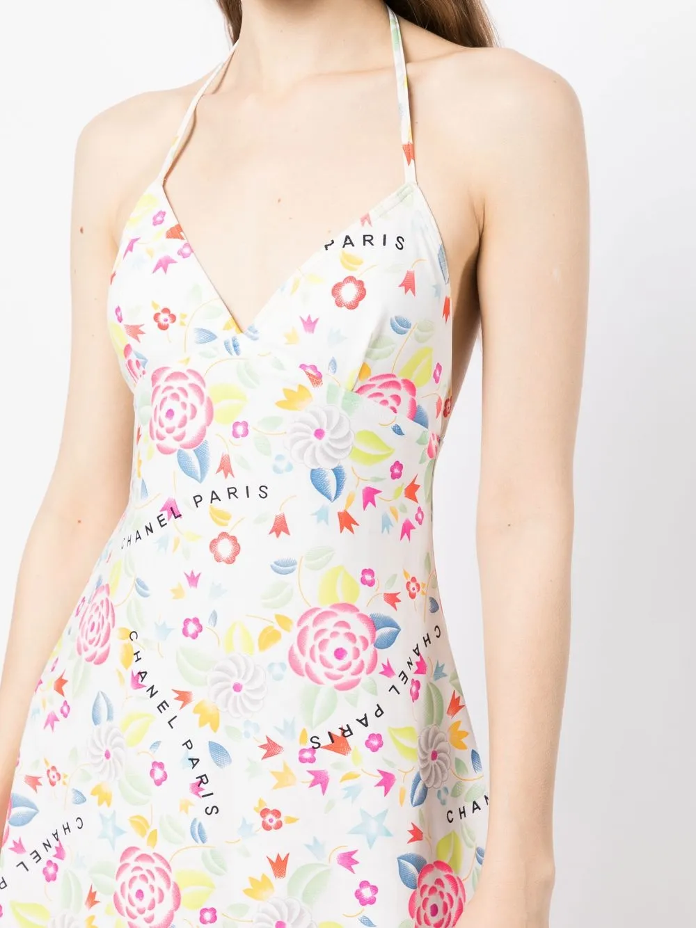 Femme CHANEL Robe Courte Imprimée à Dos Nu (années 1990) 7 Femme CHANEL Robe Courte Imprimée à Dos Nu (années 1990) – Image 5
