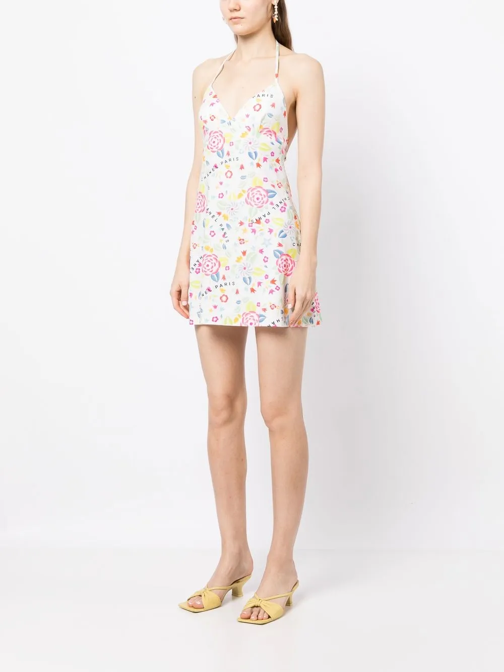 Femme CHANEL Robe Courte Imprimée à Dos Nu (années 1990) 5 Femme CHANEL Robe Courte Imprimée à Dos Nu (années 1990) – Image 3