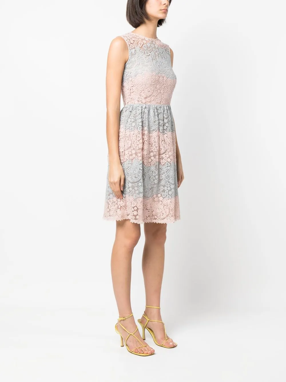 Femme Valentino Garavani Robe En Dentelle à Design Colour Block (années 2000) 5 Femme Valentino Garavani Robe En Dentelle à Design Colour Block (années 2000) – Image 3