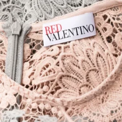 Femme Valentino Garavani Robe En Dentelle à Design Colour Block (années 2000) 13 Femme Valentino Garavani Robe En Dentelle à Design Colour Block (années 2000) -Promos Féerie Jupe Boutique 19448448 43374933 1000