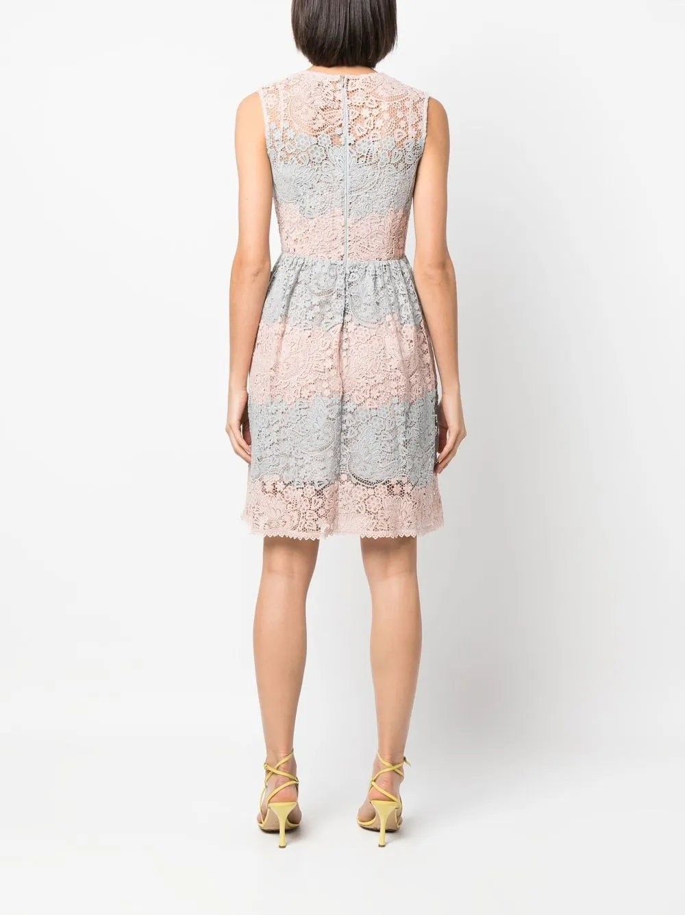 Femme Valentino Garavani Robe En Dentelle à Design Colour Block (années 2000) 6 Femme Valentino Garavani Robe En Dentelle à Design Colour Block (années 2000) – Image 4