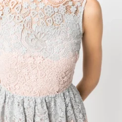 Femme Valentino Garavani Robe En Dentelle à Design Colour Block (années 2000) 12 Femme Valentino Garavani Robe En Dentelle à Design Colour Block (années 2000) -Promos Féerie Jupe Boutique 19448448 43375133 1000