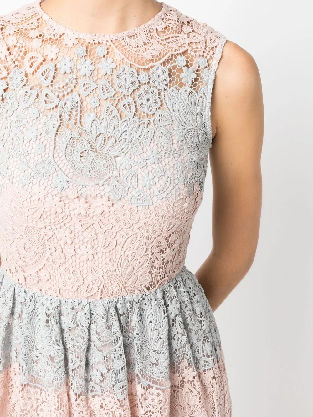 Femme Valentino Garavani Robe En Dentelle à Design Colour Block (années 2000) 7 Femme Valentino Garavani Robe En Dentelle à Design Colour Block (années 2000) – Image 5