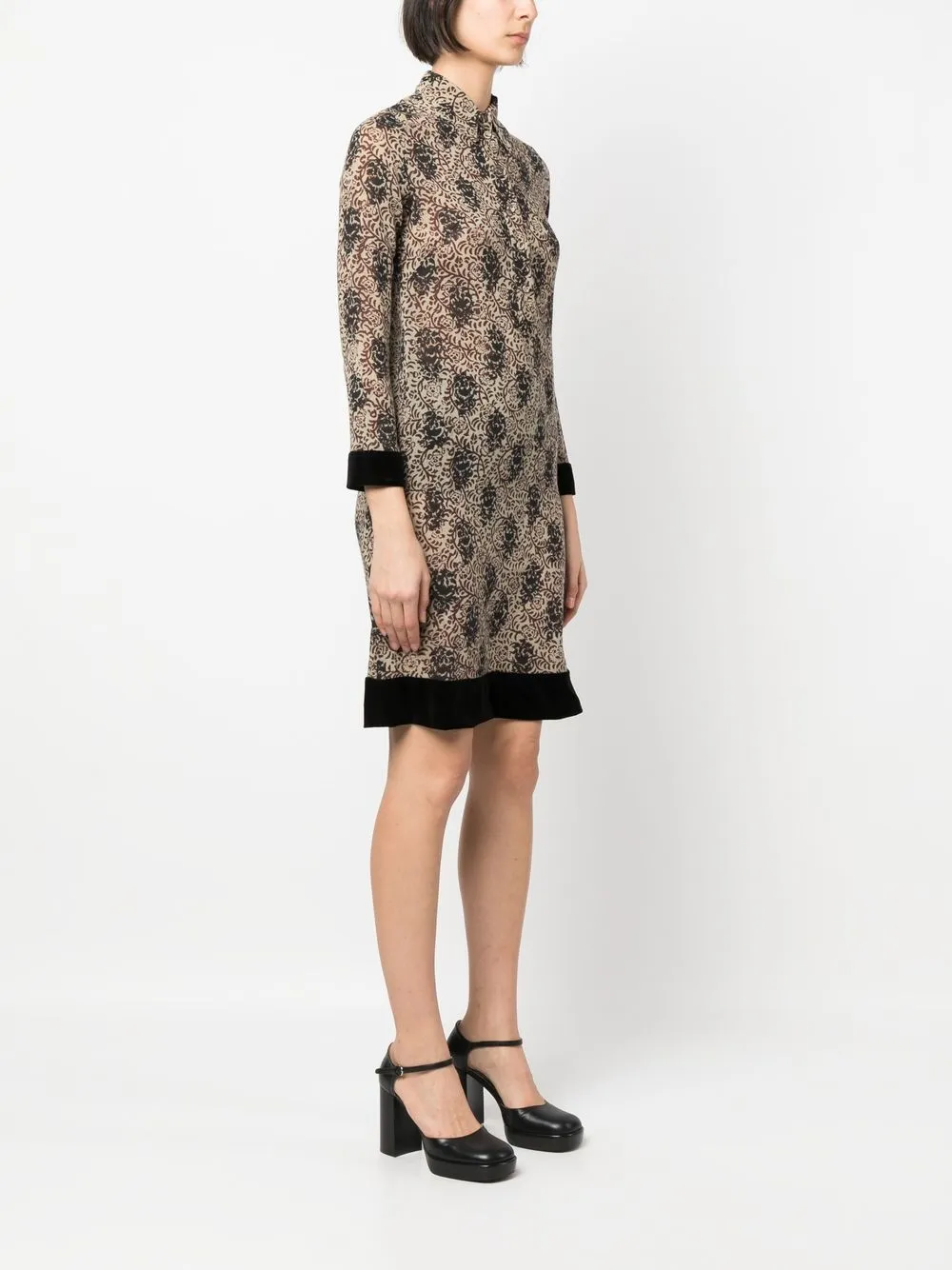 Femme Jean Paul Gaultier Robe-chemise à Imprimé Feuillage (années 1990) 5 Femme Jean Paul Gaultier Robe-chemise à Imprimé Feuillage (années 1990) – Image 3