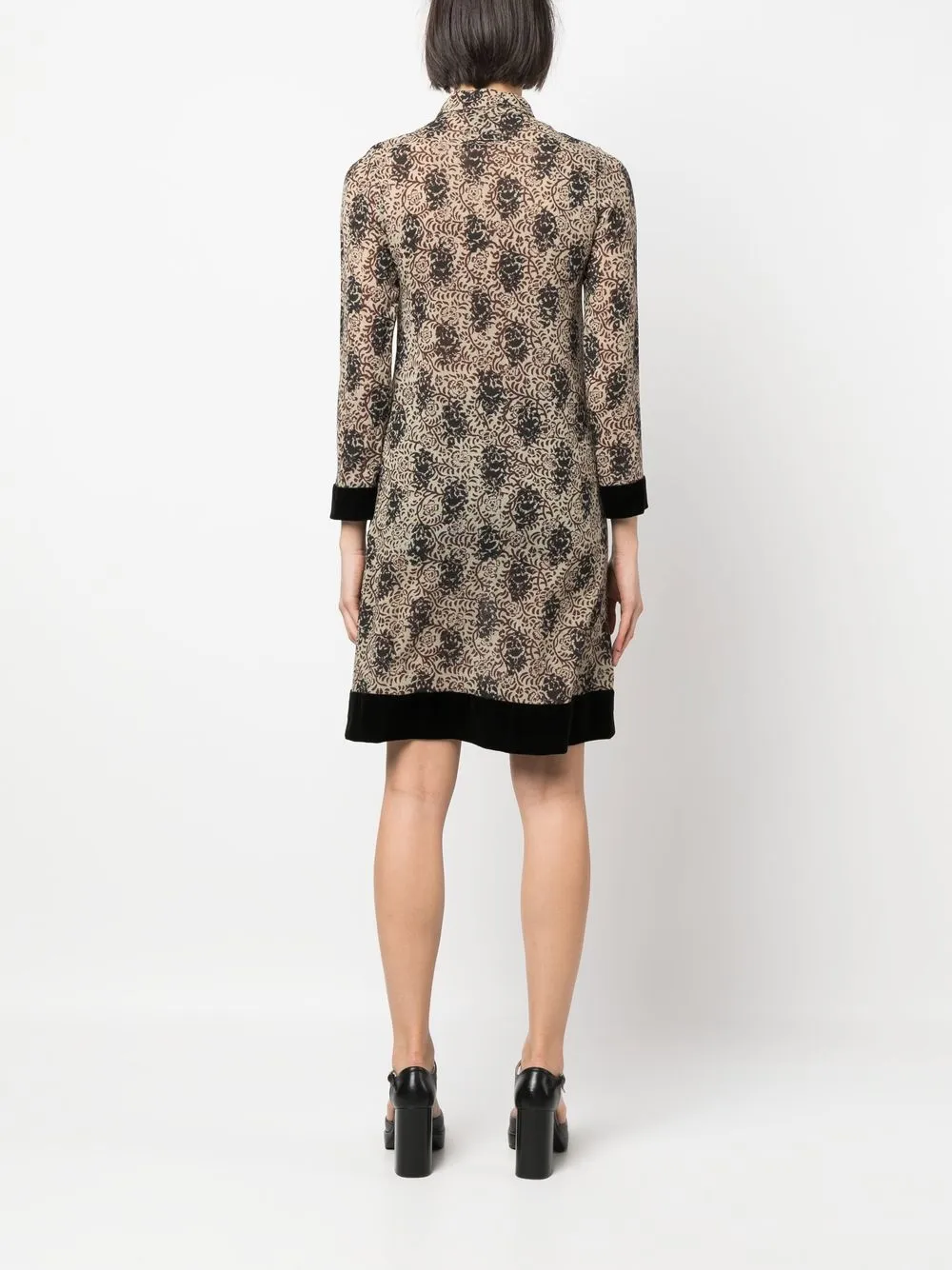 Femme Jean Paul Gaultier Robe-chemise à Imprimé Feuillage (années 1990) 6 Femme Jean Paul Gaultier Robe-chemise à Imprimé Feuillage (années 1990) – Image 4