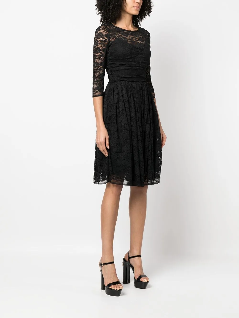 Femme Dolce & Gabbana Robe En Dentelle à Coupe évasée (années 2000) 5 Femme Dolce & Gabbana Robe En Dentelle à Coupe évasée (années 2000) – Image 3