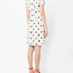 Femme CHANEL Robe En Soie à Logo Coco (années 1990) 10 Femme CHANEL Robe En Soie à Logo Coco (années 1990) -Promos Féerie Jupe Boutique 19549825 43713798 1000