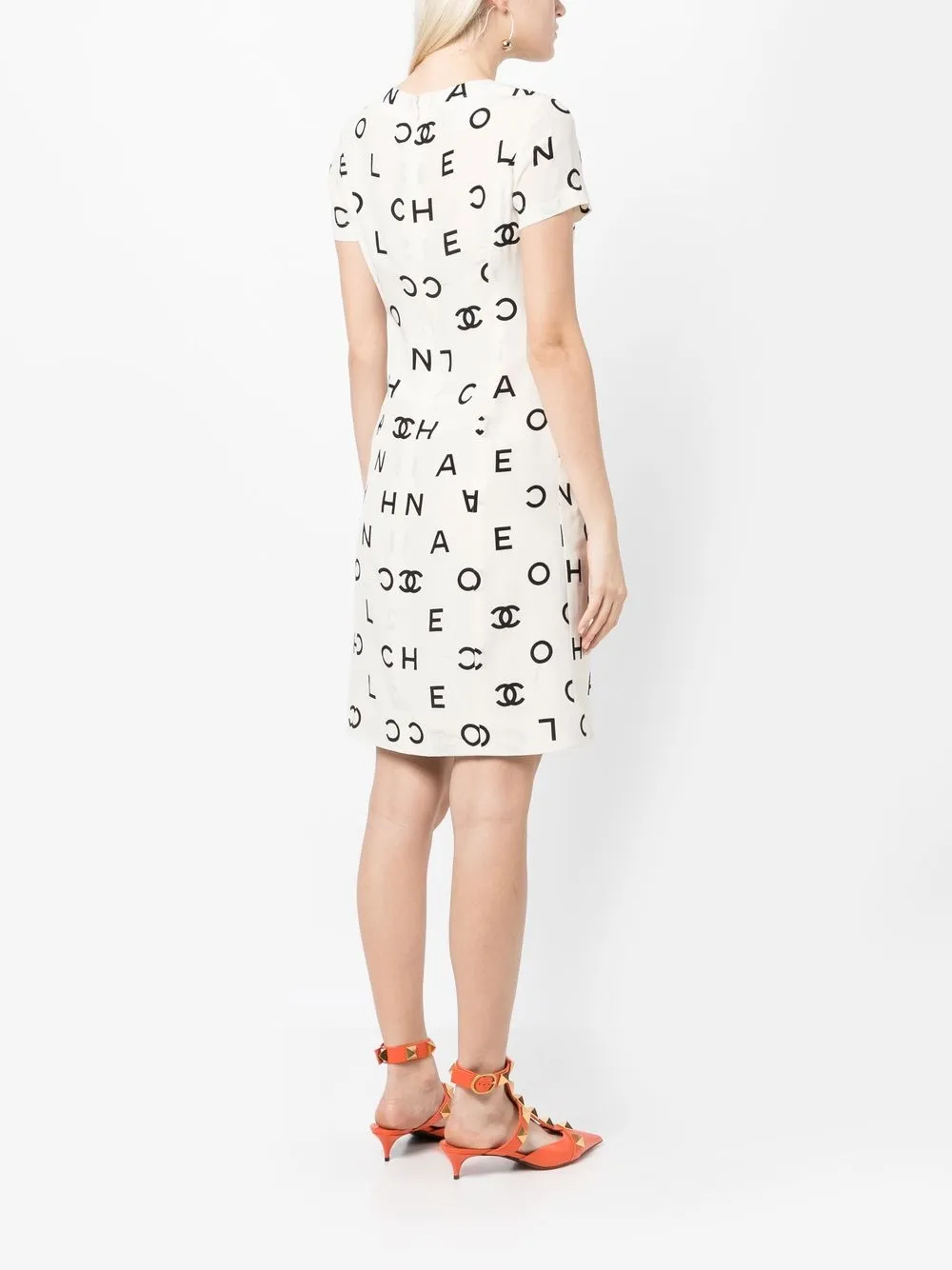 Femme CHANEL Robe En Soie à Logo Coco (années 1990) 6 Femme CHANEL Robe En Soie à Logo Coco (années 1990) – Image 4