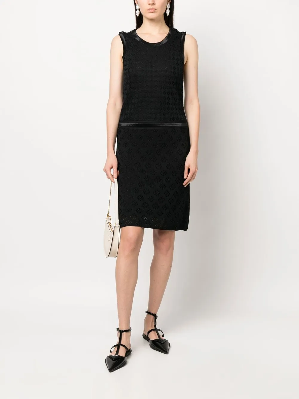 Femme CHANEL Robe En Crochet à Design Sans Manches 4 Femme CHANEL Robe En Crochet à Design Sans Manches – Image 2