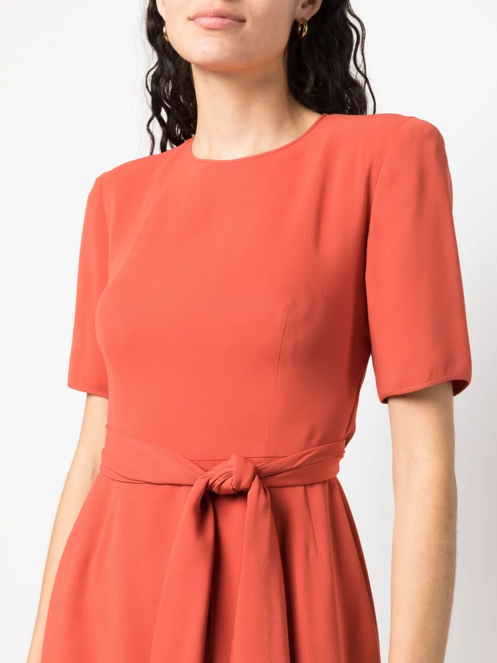 Femme Giorgio Armani Robe Courte évasée à Taille Nouée (années 1980) 7 Femme Giorgio Armani Robe Courte évasée à Taille Nouée (années 1980) – Image 5