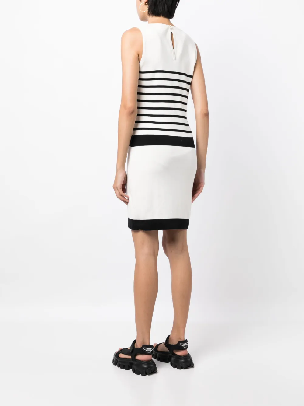 Femme CHANEL Robe Imprimée Sans Manche 1994 6 Femme CHANEL Robe Imprimée Sans Manche 1994 – Image 4