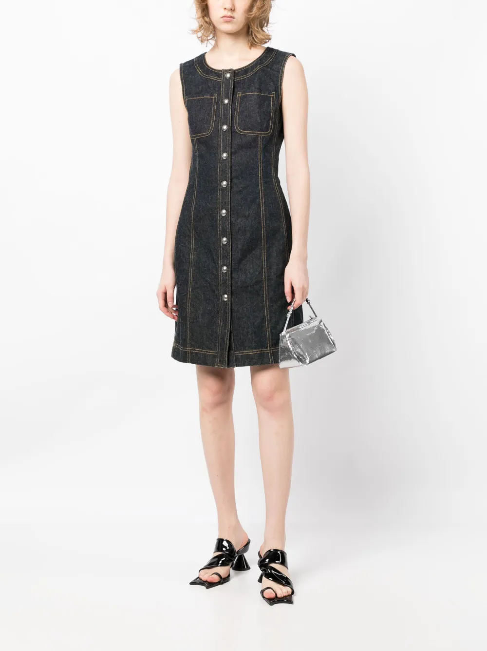 Femme CHANEL Robe En Jean 1997 à Boutons Logo 4 Femme CHANEL Robe En Jean 1997 à Boutons Logo – Image 2