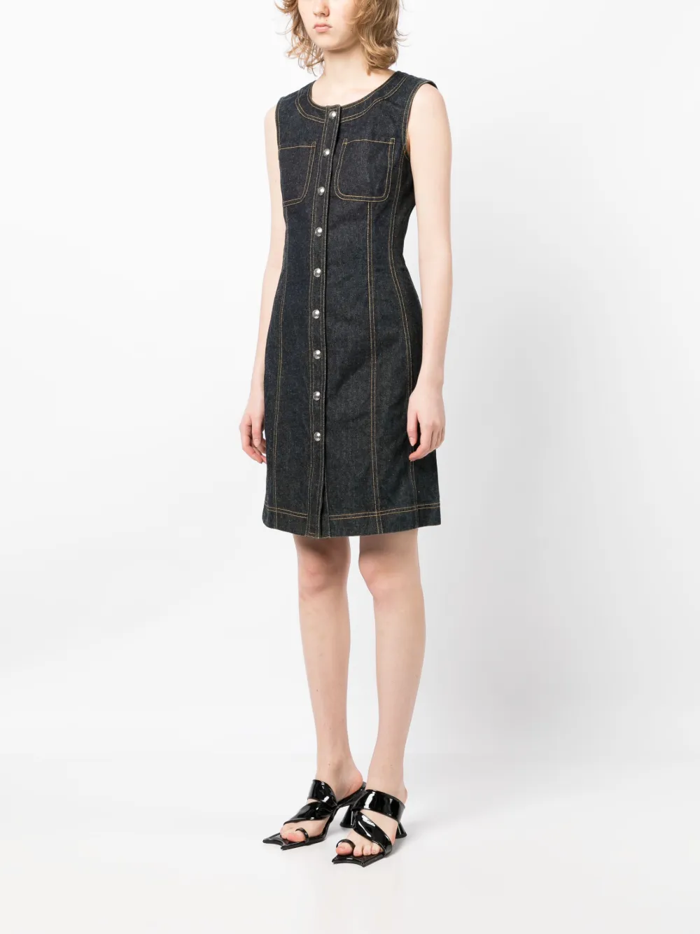 Femme CHANEL Robe En Jean 1997 à Boutons Logo 5 Femme CHANEL Robe En Jean 1997 à Boutons Logo – Image 3