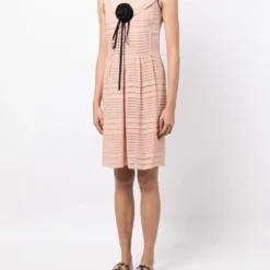 Femme Valentino Garavani Robe évasée à Appliques Fleurs (années 2010) 9 Femme Valentino Garavani Robe évasée à Appliques Fleurs (années 2010) -Promos Féerie Jupe Boutique 20666136 50693748 1000