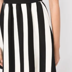 Femme Valentino Garavani Robe Courte évasée à Rayures (années 2010) 11 Femme Valentino Garavani Robe Courte évasée à Rayures (années 2010) -Promos Féerie Jupe Boutique 20666163 50696847 1000